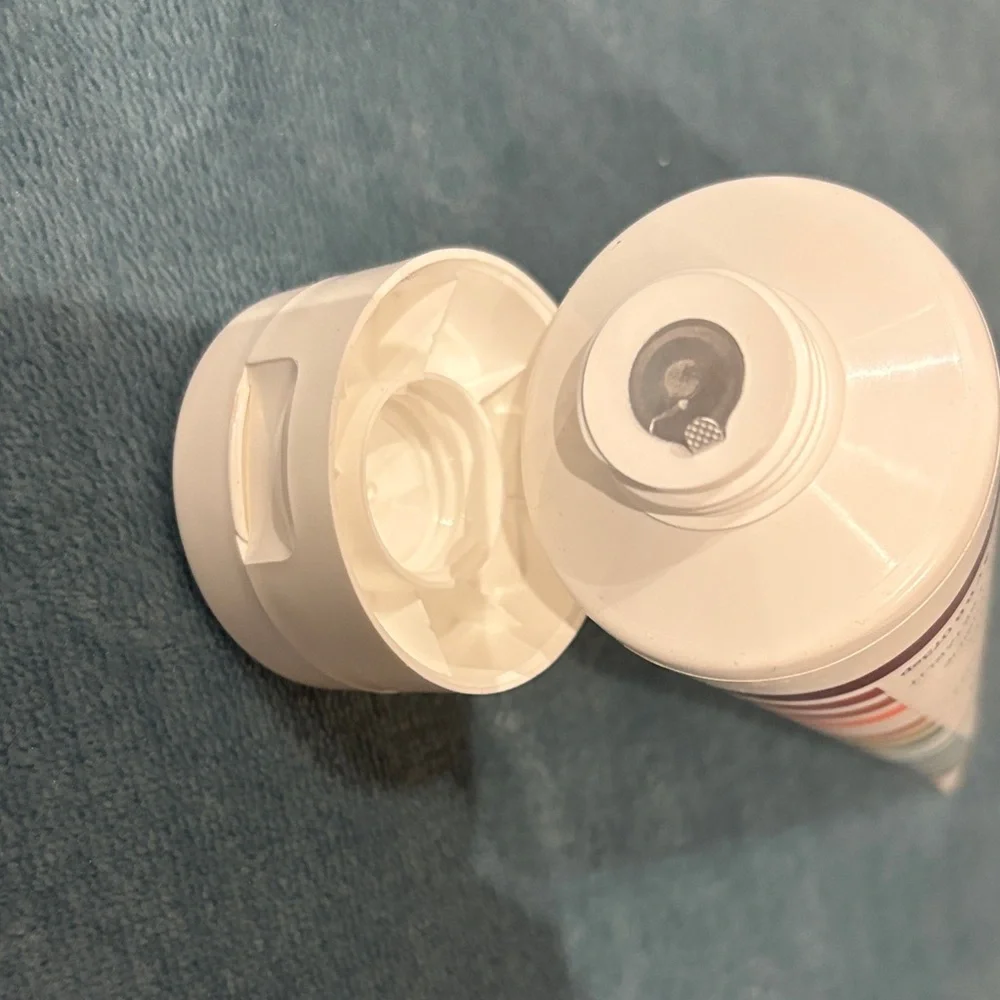 Verb Clarifying Shampoo - Picture 2 of 2